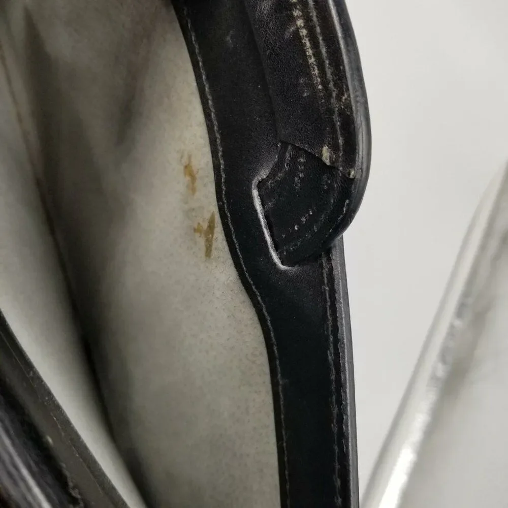 Computer Bag scratches please